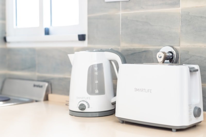 Family kitchen breakfast